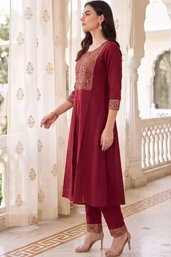 women ethnic motifs embroidered regular kurta with trousers