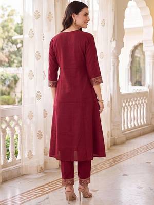 women ethnic motifs embroidered regular kurta with trousers 4