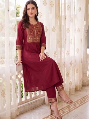 women ethnic motifs embroidered regular kurta with trousers 5