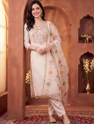 women ethnic motifs embroidered regular sequinned kurta with trousers & with dupatta 3