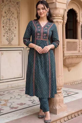 women ethnic motifs printed regular cotton kurta with trousers