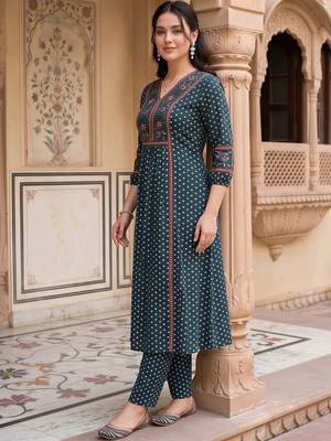 women ethnic motifs printed regular cotton kurta with trousers 3