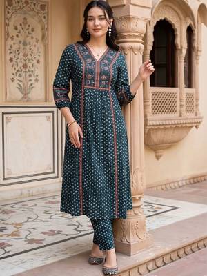 women ethnic motifs printed regular cotton kurta with trousers 6