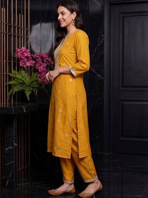 women ethnic motifs embroidered regular thread work kurta with trousers & with dupatta 3
