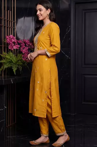 women ethnic motifs embroidered regular thread work kurta with trousers & with dupatta