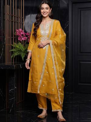 women ethnic motifs embroidered regular thread work kurta with trousers & with dupatta 6