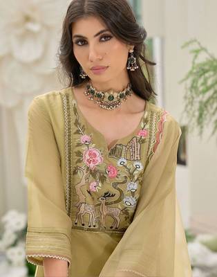 women ethnic motifs embroidered regular thread work kurta with trousers & with dupatta 2
