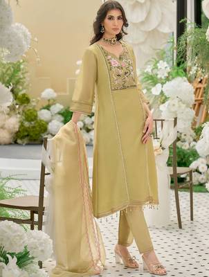 women ethnic motifs embroidered regular thread work kurta with trousers & with dupatta 6