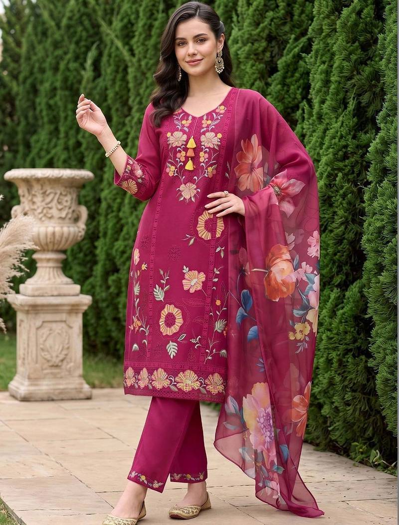 women floral embroidered regular thread work kurta with trousers & with dupatta