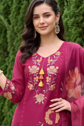 women floral embroidered regular thread work kurta with trousers & with dupatta
