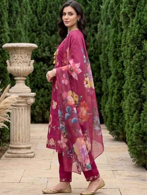women floral embroidered regular thread work kurta with trousers & with dupatta 3