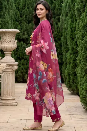 women floral embroidered regular thread work kurta with trousers & with dupatta