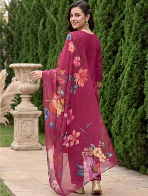 women floral embroidered regular thread work kurta with trousers & with dupatta 4