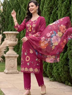 women floral embroidered regular thread work kurta with trousers & with dupatta 6