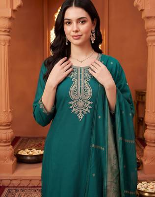 women ethnic embroidered regular thread work kurta with trousers & with dupatta 2