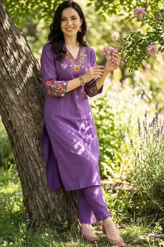 women floral embroidered regular thread work kurta with trousers