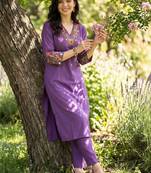 women floral embroidered regular thread work kurta with trousers