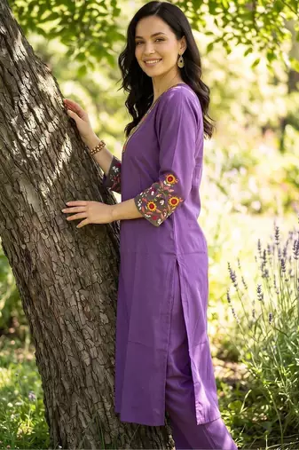 women floral embroidered regular thread work kurta with trousers