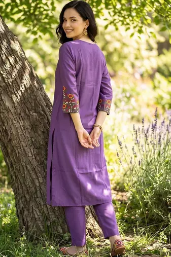 women floral embroidered regular thread work kurta with trousers