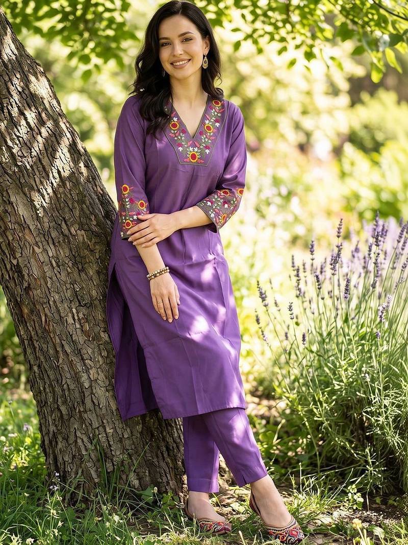 women floral embroidered regular thread work kurta with trousers