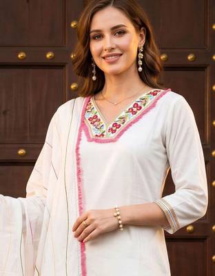 women ethnic motifs embroidered regular thread work kurta with trousers & with dupatta 2