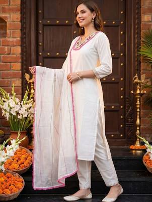 women ethnic motifs embroidered regular thread work kurta with trousers & with dupatta 3