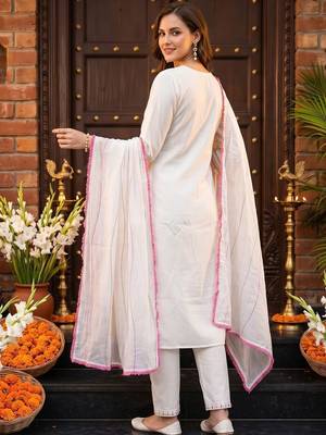 women ethnic motifs embroidered regular thread work kurta with trousers & with dupatta 4