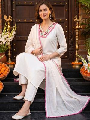 women ethnic motifs embroidered regular thread work kurta with trousers & with dupatta 5