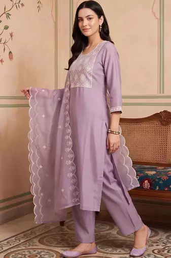 women regular thread work kurta with trousers & with dupatta