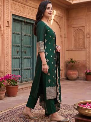 women ethnic motifs embroidered regular thread work kurta with trousers & with dupatta 3
