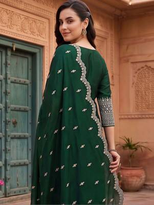 women ethnic motifs embroidered regular thread work kurta with trousers & with dupatta 4