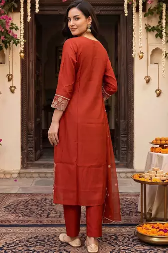 women ethnic motifs embroidered regular thread work kurta with trousers & with dupatta