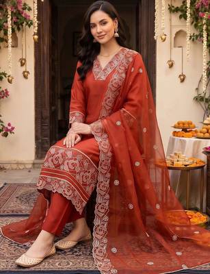 women ethnic motifs embroidered regular thread work kurta with trousers & with dupatta 5