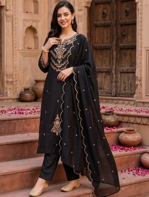women ethnic motifs embroidered regular thread work kurta with trousers & with dupatta 1