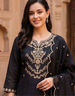 women ethnic motifs embroidered regular thread work kurta with trousers & with dupatta 2