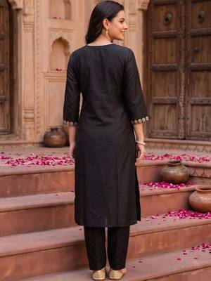 women ethnic motifs embroidered regular thread work kurta with trousers & with dupatta 4