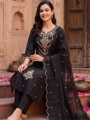 women ethnic motifs embroidered regular thread work kurta with trousers & with dupatta 5