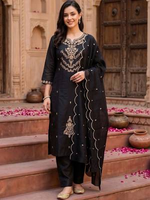 women ethnic motifs embroidered regular thread work kurta with trousers & with dupatta 6