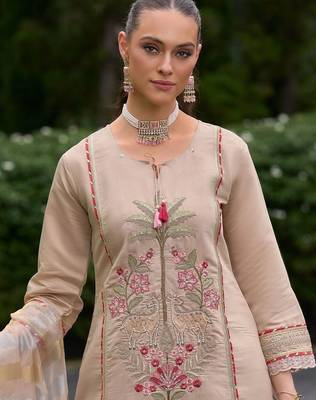 women ethnic motifs embroidered regular thread work kurta with trousers & with dupatta 2