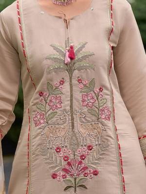 women ethnic motifs embroidered regular thread work kurta with trousers & with dupatta 3