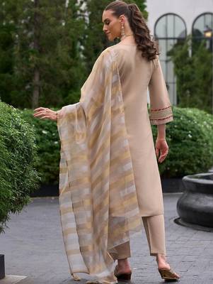 women ethnic motifs embroidered regular thread work kurta with trousers & with dupatta 4