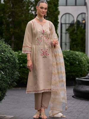 women ethnic motifs embroidered regular thread work kurta with trousers & with dupatta 6
