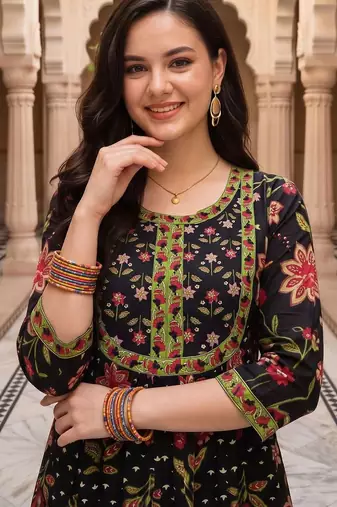 women floral printed regular cotton kurta with trousers & with dupatta