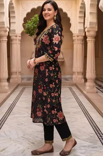 women floral printed regular cotton kurta with trousers & with dupatta