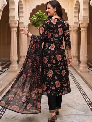 women floral printed regular cotton kurta with trousers & with dupatta 4
