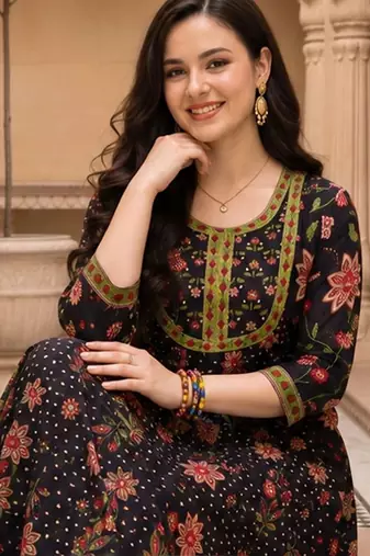 women floral printed regular cotton kurta with trousers & with dupatta