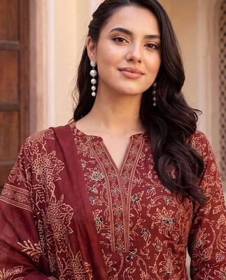 women ethnic motifs printed regular cotton kurta with trousers & with dupatta 2