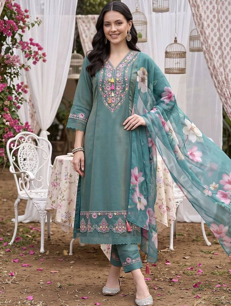 women floral embroidered regular thread work kurta with trousers & with dupatta