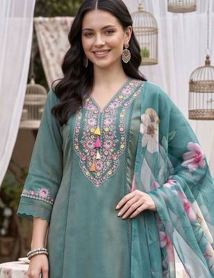 women floral embroidered regular thread work kurta with trousers & with dupatta 2