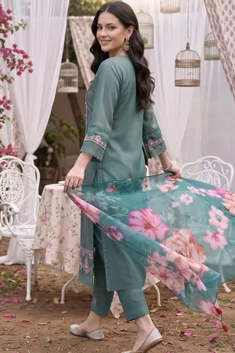 women floral embroidered regular thread work kurta with trousers & with dupatta